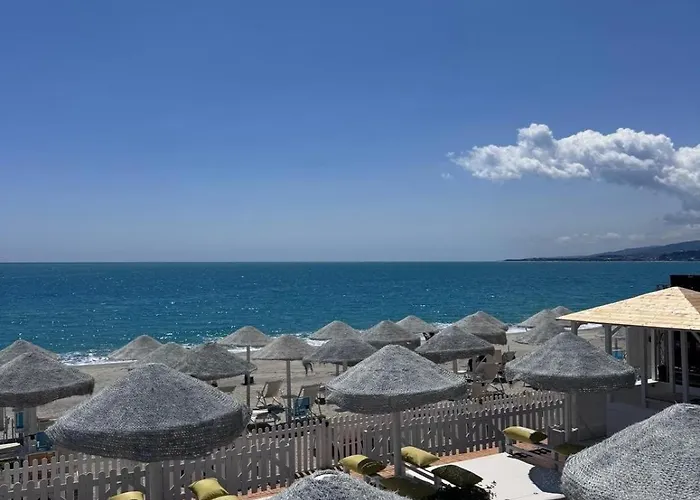 Blu Mare Di Frank A Montauro *